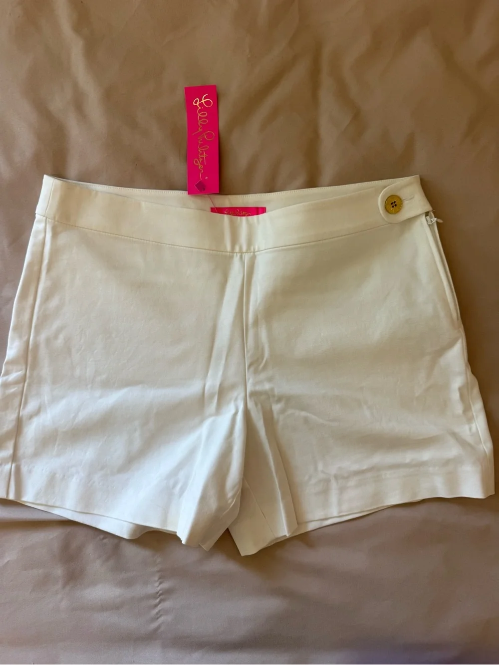 NWT Lilly Pulitzer Alessi Stretch Shorts in Resort White - Picture 1 of 3